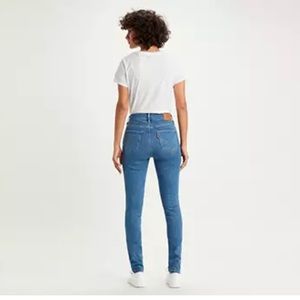 Levi’s high rise skinny distressed hem